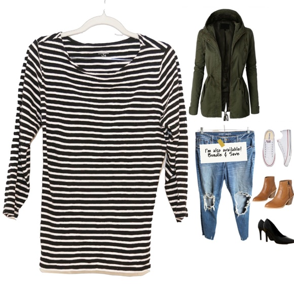 Old Navy Black and White Striped 3/4 Sleeve Shirt - Picture 1 of 3